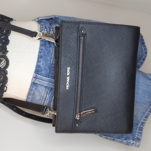 Michael Kors Handbags - Michael Kors | Hailee Crossbody Bag
